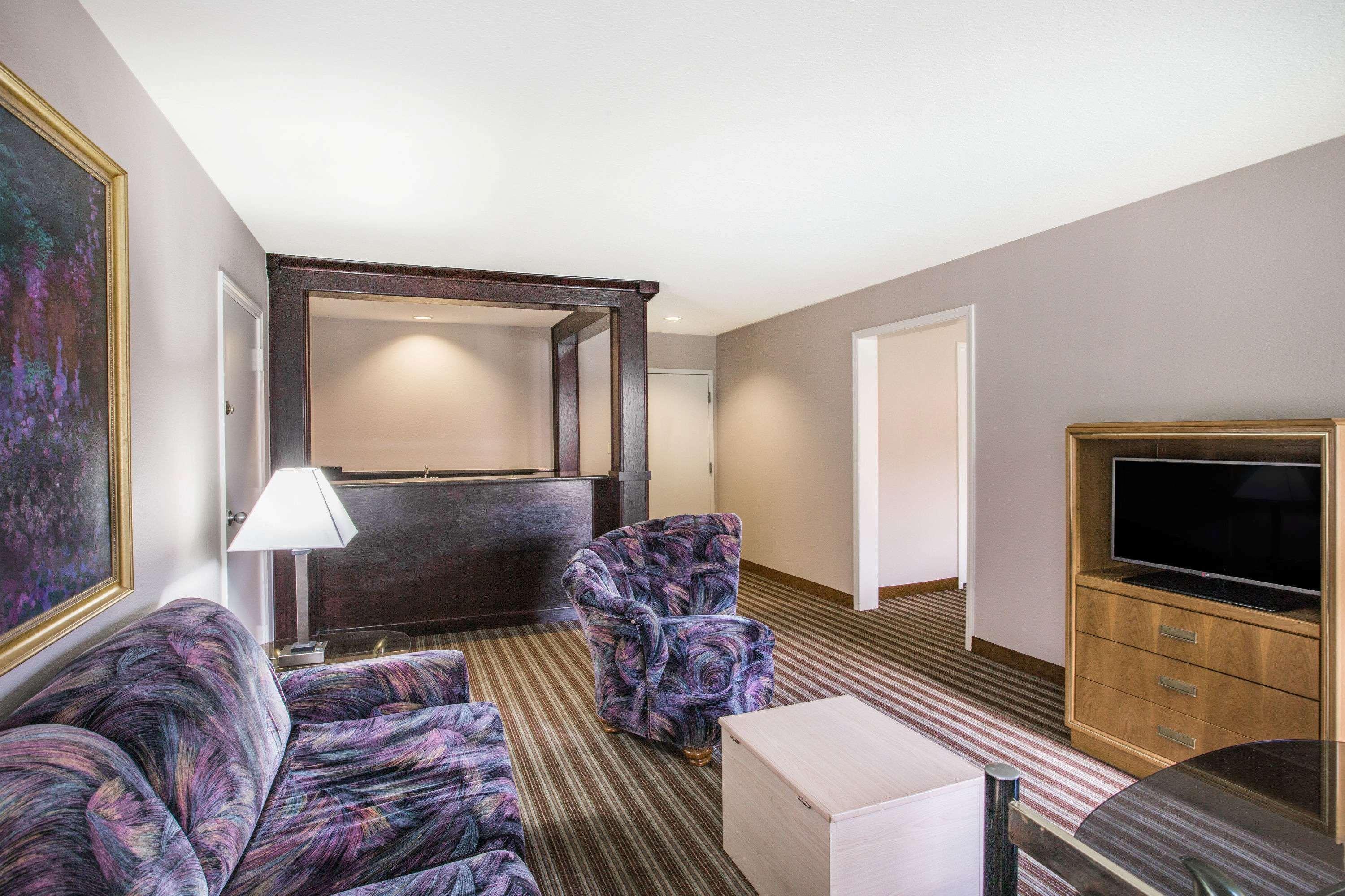Super 8 By Wyndham Oxford Hotel Buitenkant foto